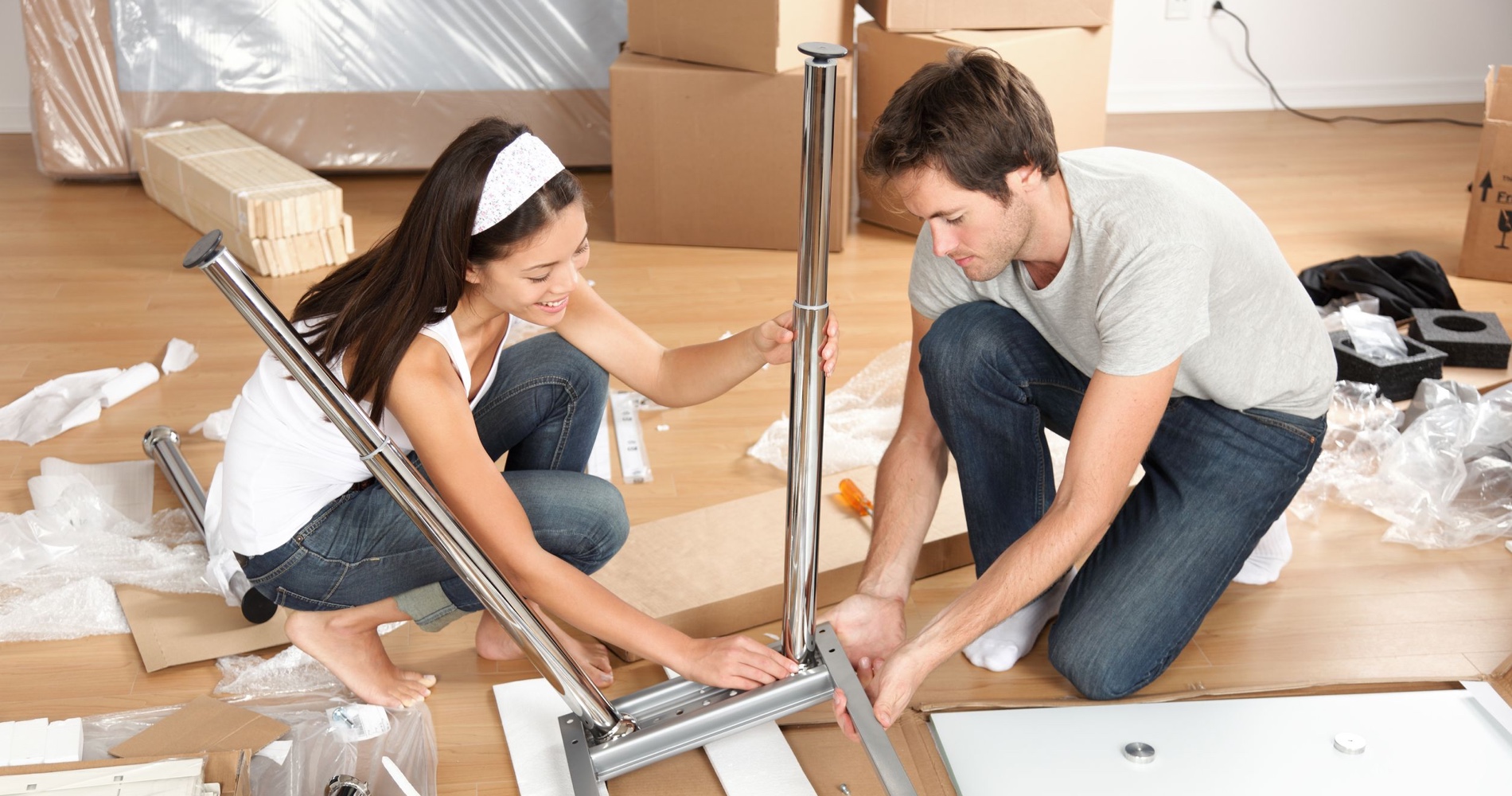 18086953 couple moving in together assembling furniture table